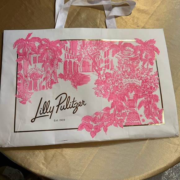 EUC 2 LILLY PULITZER TOTES & 1 LULULEMON TOTE plus a Bonus Lp Tote!! - Picture 11 of 12